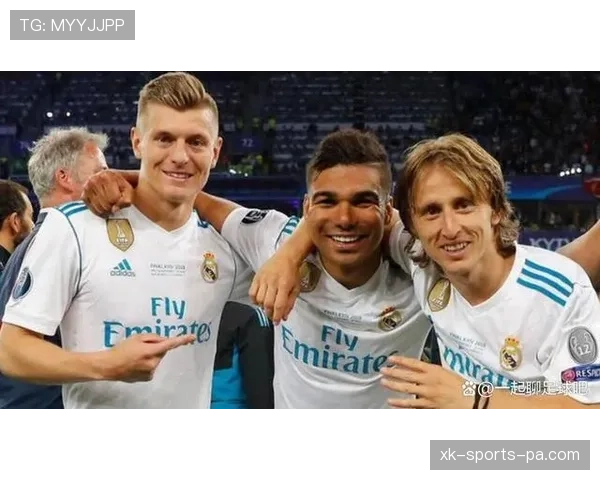 德容与克罗斯：传球风格及中场组织逻辑对比分析